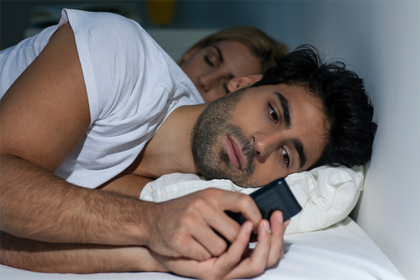 بهذه الطرق تكتشفين خيانة شريكك الشروق أونلاين