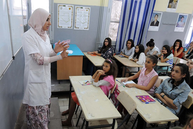 القانون الأساسي الجديد.. إستحداث رتب وزيادات جديدة في أجور عمال قطاع التربية