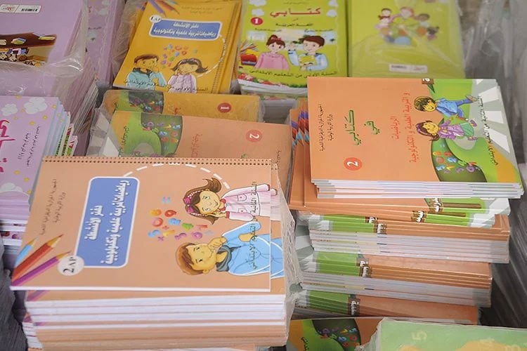 الكتب المدرسية متوفرة… ومنهاج الانجليزية بالمتوسطات قبل سبتمبر
