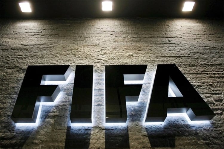 “الفيفا” يعلن عن لجنة لمواجهة العنصرية في كرة القدم