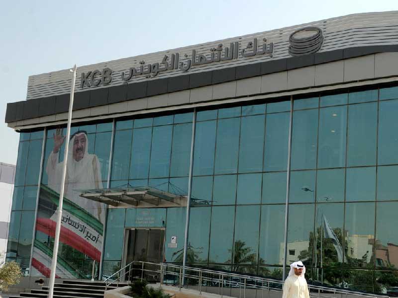 المصارف تخصم مستحقات بنك الائتمان من حسابات المقترضين