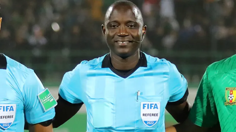Bakary Gassama range définitivement son sifflet الشروق أونلاين