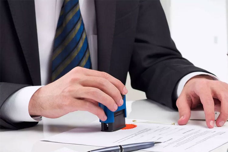 تجنيد الموثقين في مواجهة تبييض الأموال وتمويل الإرهاب