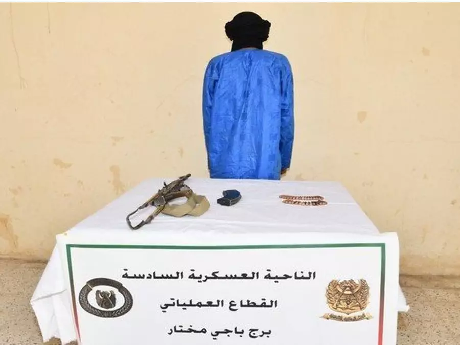Reddition d'un terroriste aux autorités militaires à Bordj Badji
