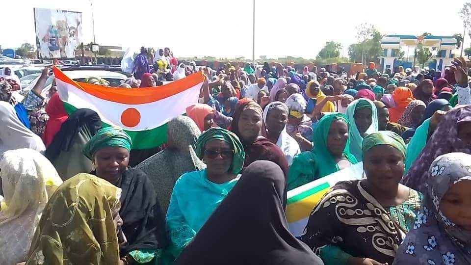 لماذا التعامل بازدواجية مع انقلابيي النيجر والغابون؟