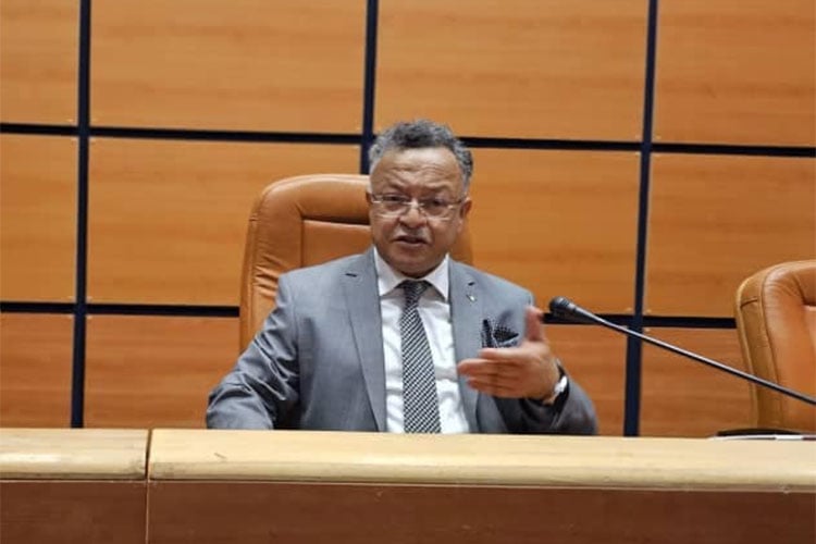 الفصل في قضية الحجم الساعي للأساتذة الباحثين بالجامعات