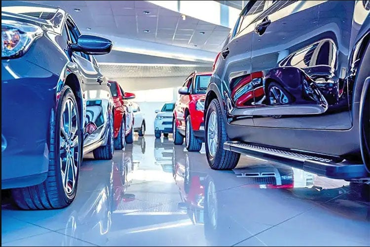 السيارات الليبية المجمركة.. وزير المالية يكشف خلفيات التعليق ويعد بحل قريب