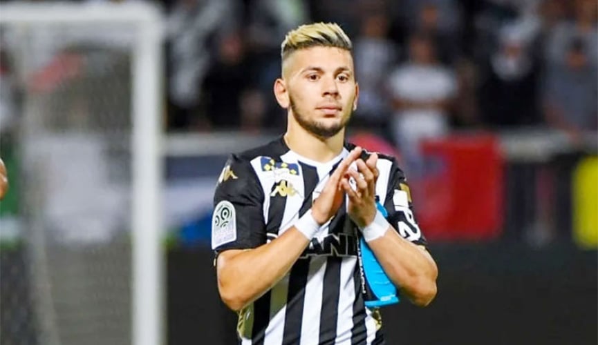 الزمالك يعرض 900 ألف دولار راتبا سنويا على الملالي
