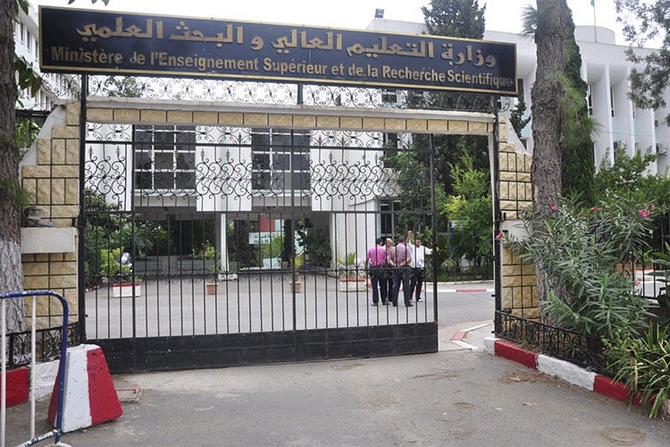 هذه شروط تنظيم التظاهرات العلمية الدولية عبر الجامعات