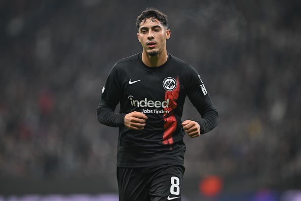 فارس شعيبي ينافس على جائزة لاعب الشهر بآينتراخت فرانكفورت