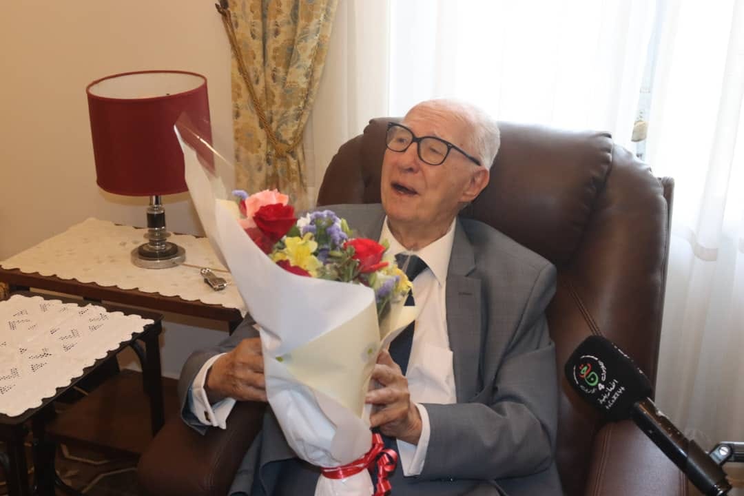 وزيران في بيت المجاهد محمد حاج حمو (صور) – الشروق أونلاين