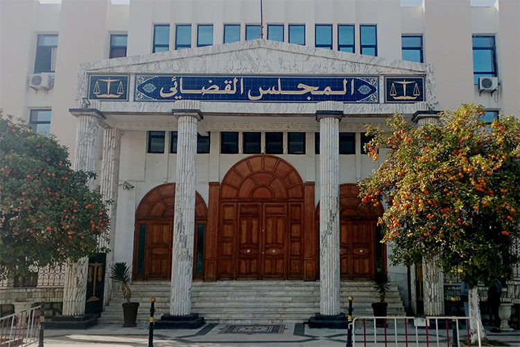 عصابة تستعمل “كلاشينكوف” وتقتحم فيلات الأثرياء لسرقتها بعنابة