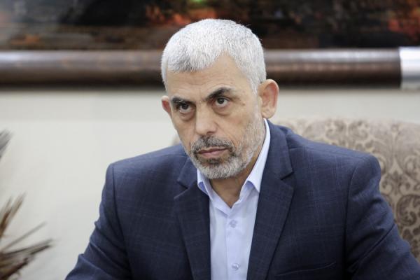 “مختفي ولا يتواصل مع العالم الخارجي”.. جيش الاحتلال يروّج لمزاعم اغتيال السنوار!