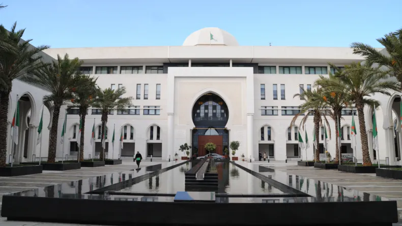 هكذا رد وزير الخارجية الفرنسي على استدعاء سفيره والتحذيرات الجزائرية القوية