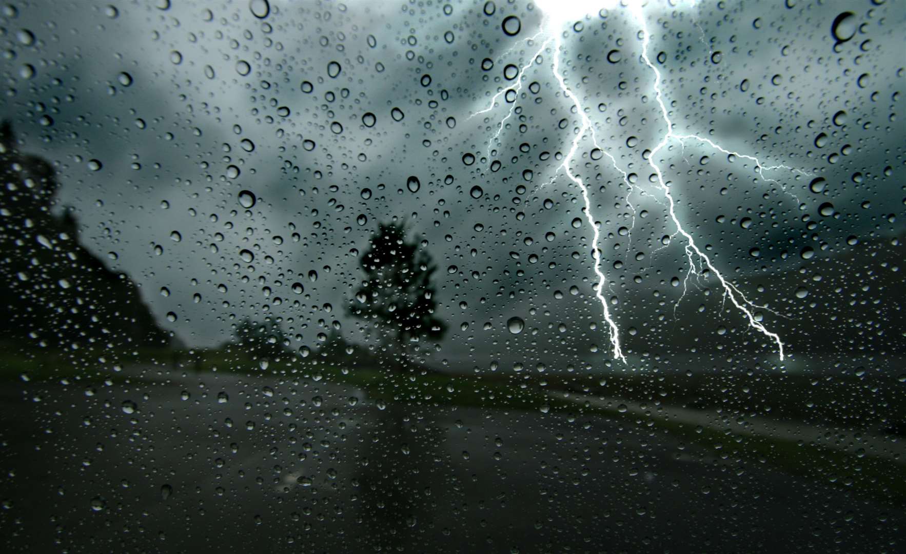 تنبيه: أمطار رعدية غزيرة عبر 15 ولاية