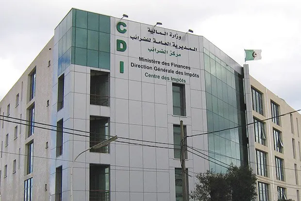 “الضرائب” تحاصر مخاطر تبييض الأموال في سوق الذهب والأحجار الكريمة