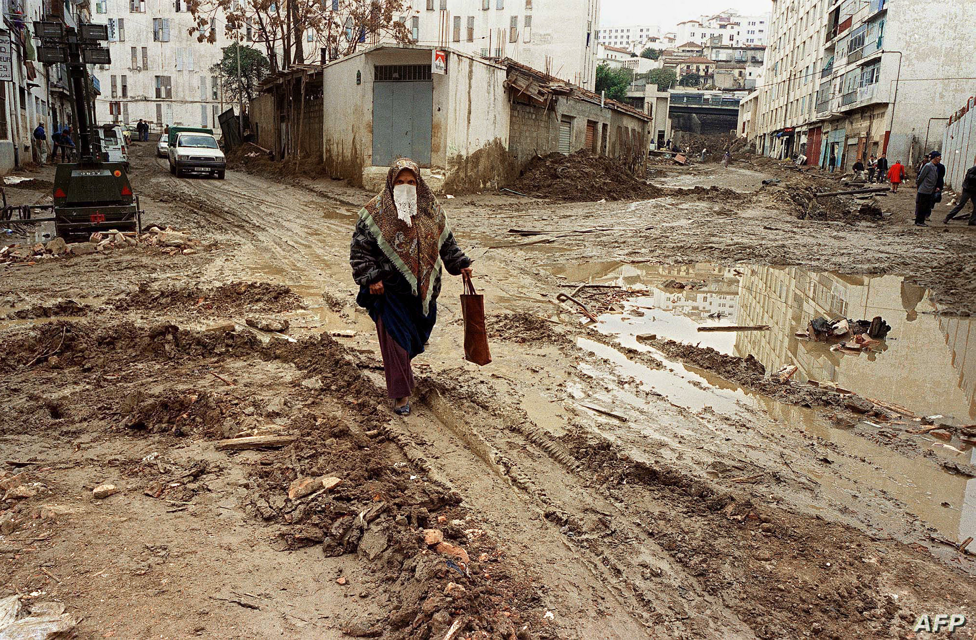 23 سنة تمر على كارثة باب الوادي.. استذكار مأساة بين جيلين