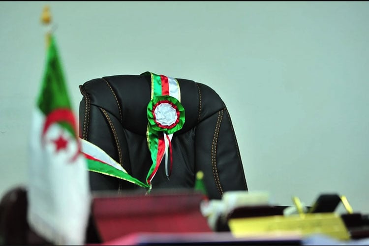 الرقابة القضائية لرئيس بلدية بوهران ونائبه بشبهة التلاعب بالمحلات