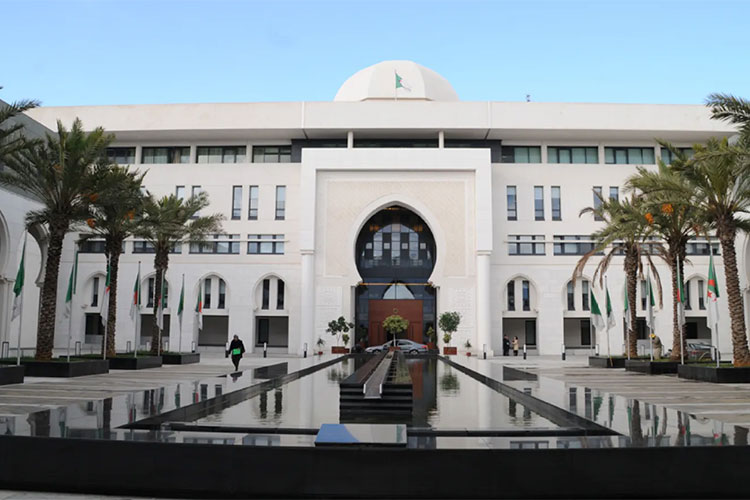 بيان الخارجية الجزائرية حول سقوط الأسد.. “نحن مع الشعب”
