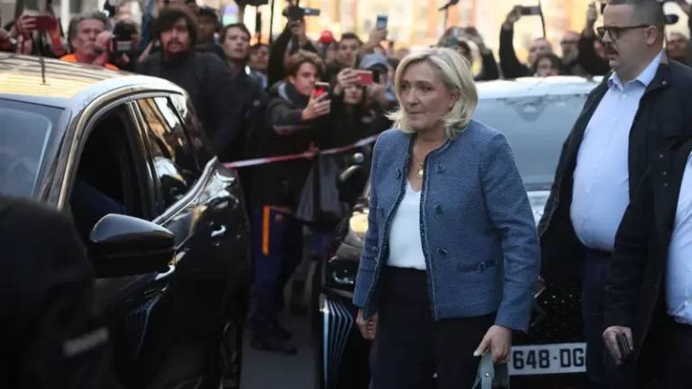 مارين لوبان