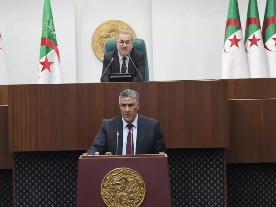 بلعريبي يكشف جديد سكنات الترقوي المدعم