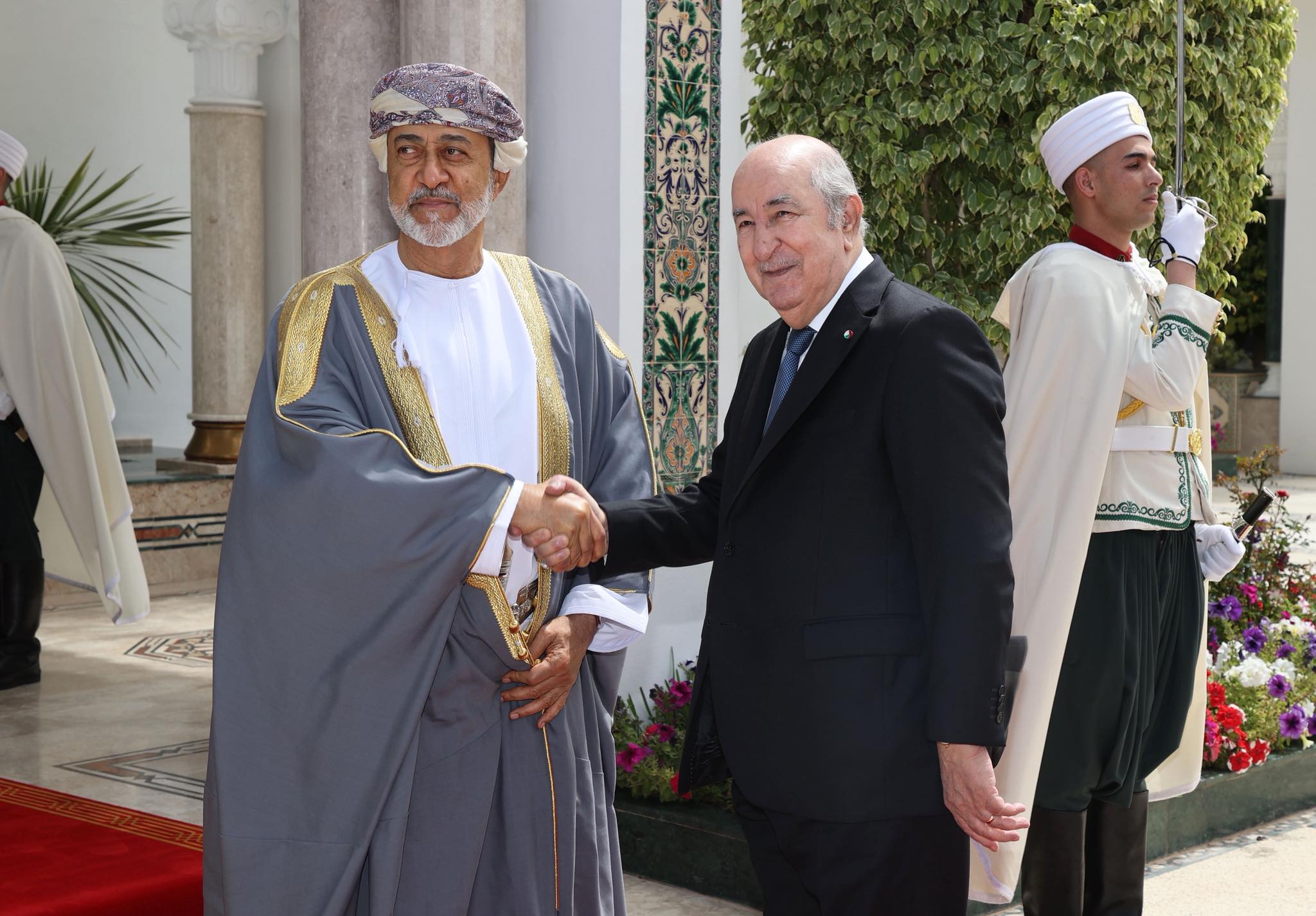 الرئيس تبون يودع سلطان عمان هيثم بن طارق