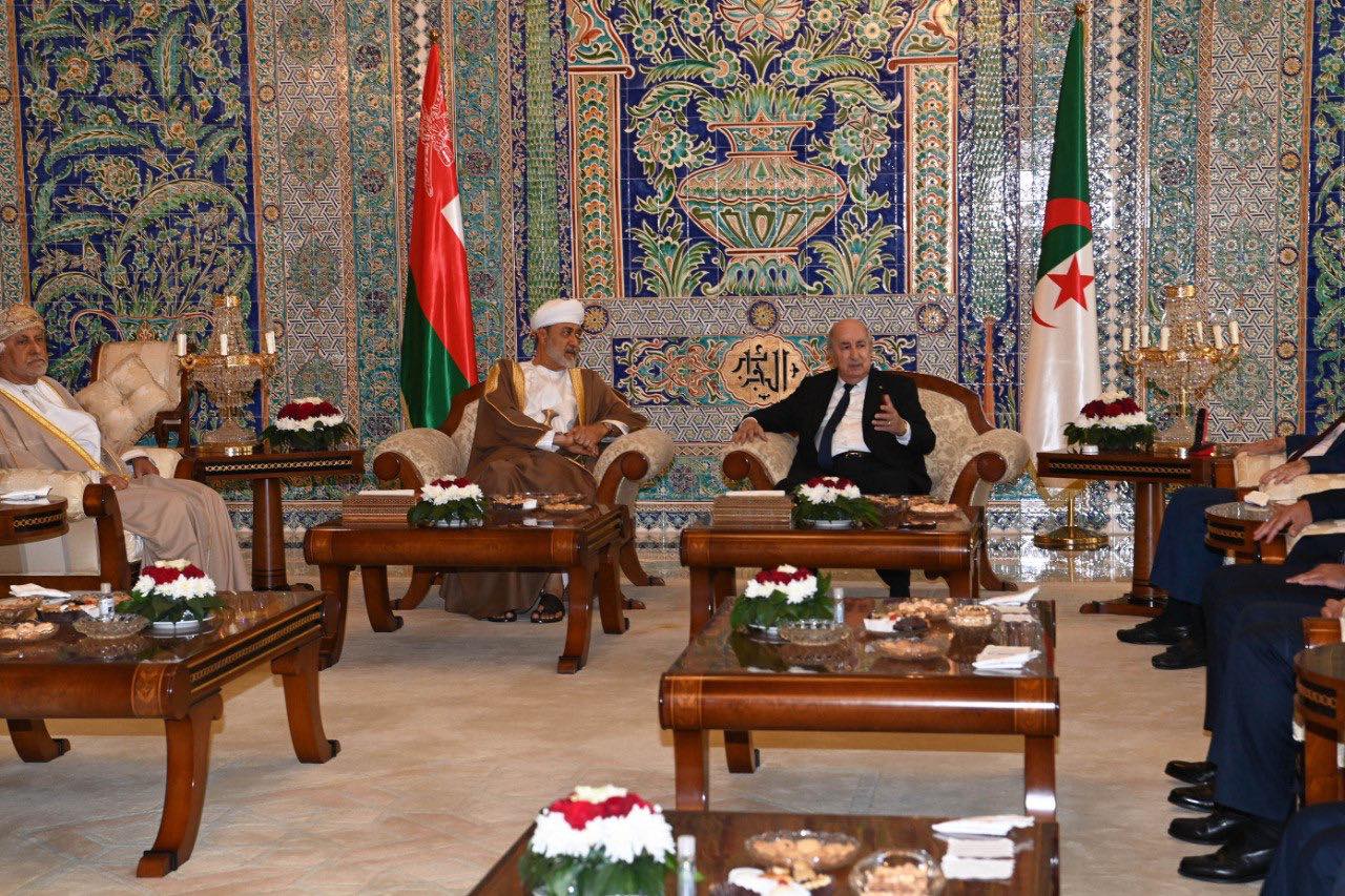 الرئيس تبون وسُلطان عمان يترأسان مراسم التوقيع على مذكرات تفاهم