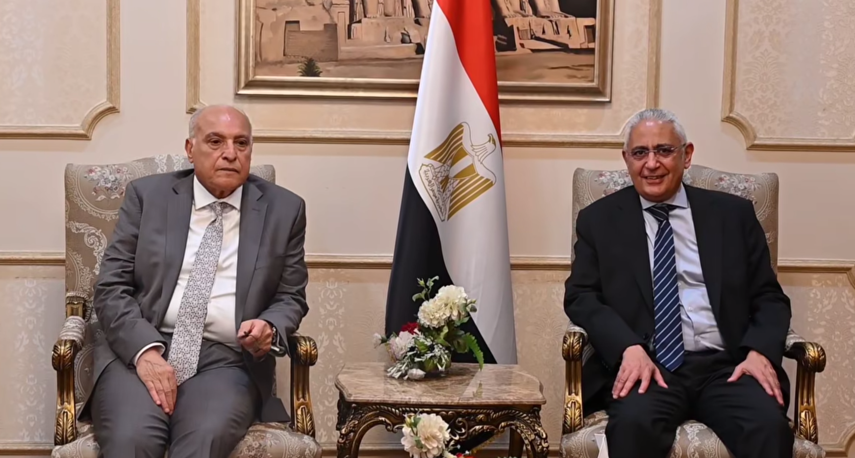 عطاف في القاهرة في اجتماع الآلية الثلاثية لدول الجوار بشأن الأزمة في ليبيا