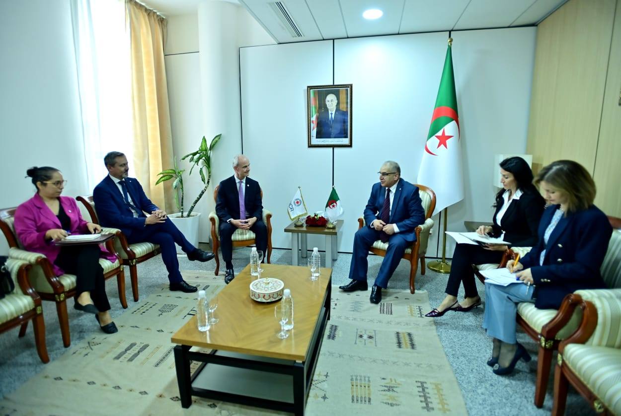 الجزائر تبحث مع الصليب الأحمر تعزيز التعاون في مجال القانون الدولي الإنساني