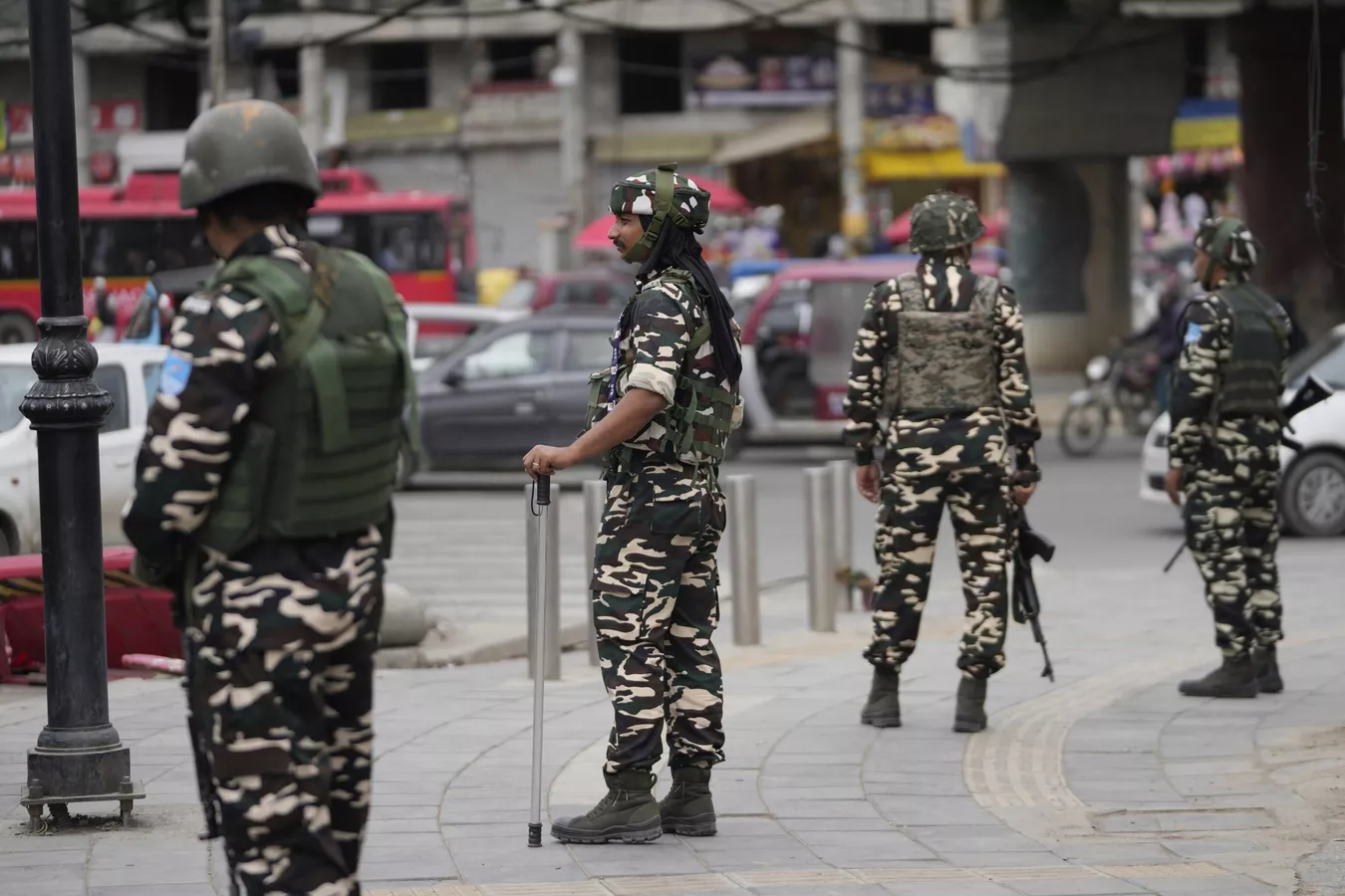 “Escalade supplémentaire”: L’Inde dit que le Pakistan déplace ses troupes vers la frontière