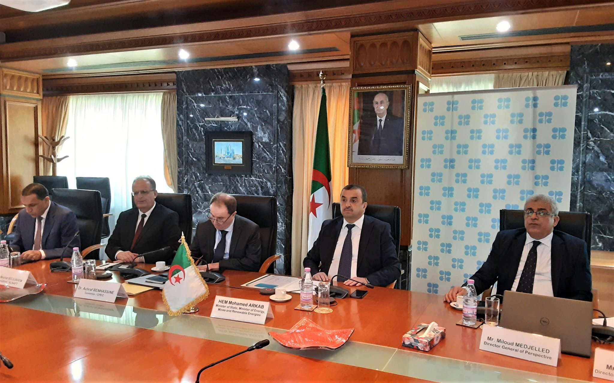 الجزائر ترفع انتاجها من النفط بـ 9000 برميل يوميا الشهر المقبل
