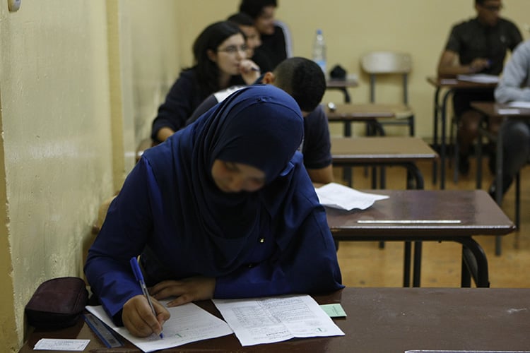 الفصول الثلاثة في “البكالوريا البيضاء” وثانويات تقصي المتغيبين