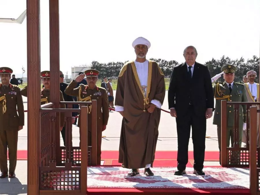 الرئيس تبون يُجري محادثات مع سلطان عُمان