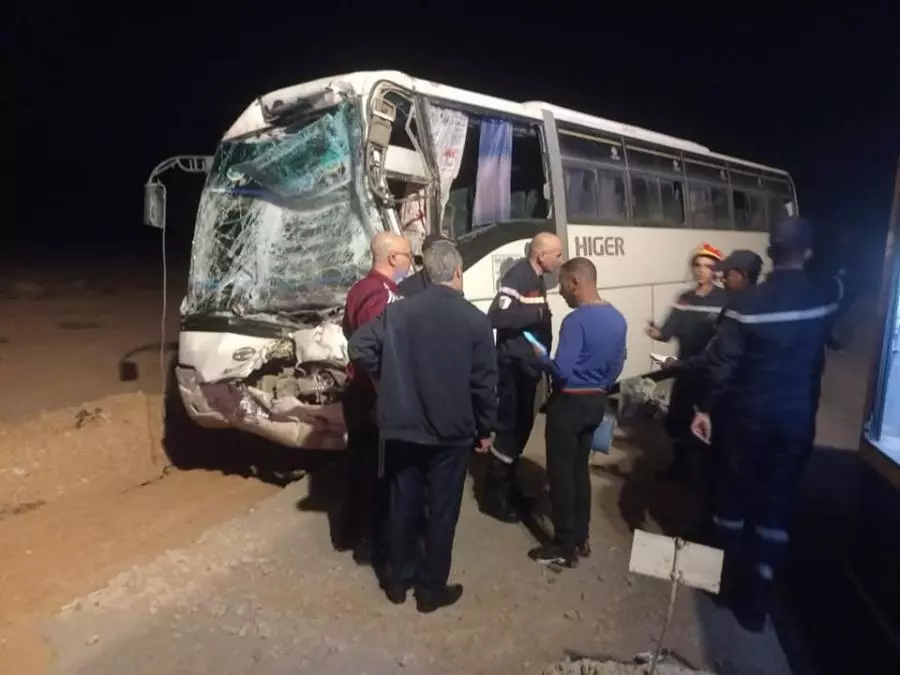 Bechar: 10 blessés dans une collision entre un bus de transport de voyageurs et un camion
