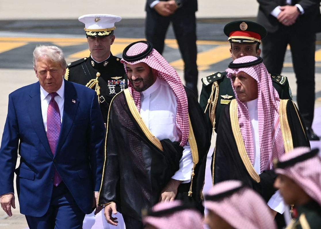 قبل التوجه إلى الدوحة.. ترامب يلتقي اليوم الشرع وقادة دول الخليج بالرياض