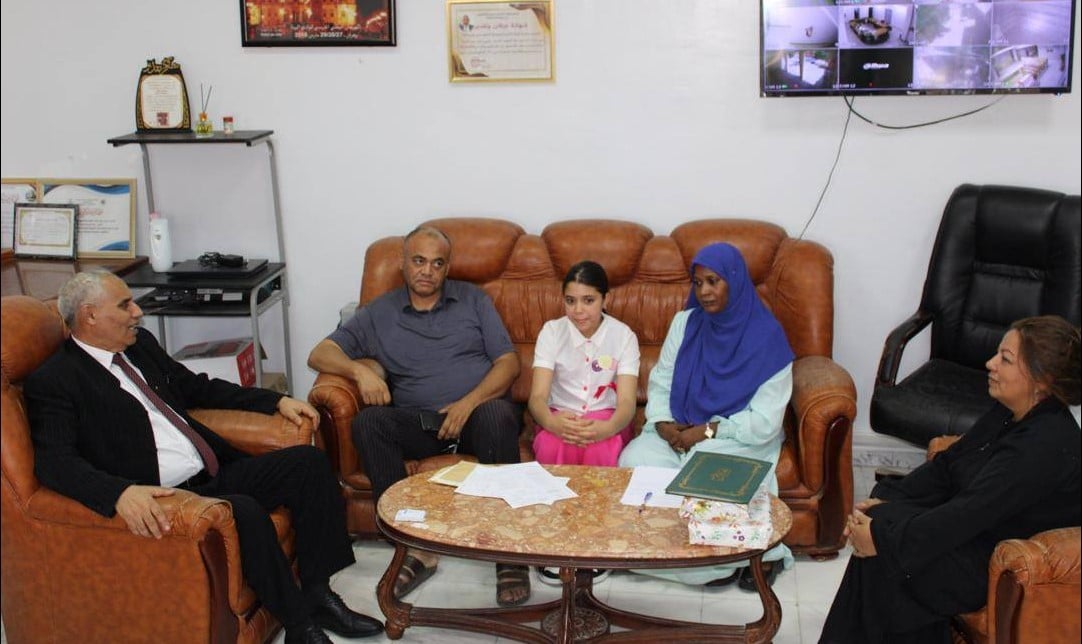 تكريم تلميذة جزائرية تعلمت اللغة الصينية عن طريق الهاتف