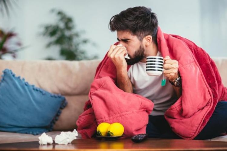 تقلبات الطقس تحفز أمراضا بلا موعد وتنعش العيادات الطبية