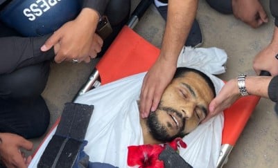 بالفيديو.. هكذا اغتال الاحتلال الصحفي حسن إصليح أثناء تلقيه العلاج