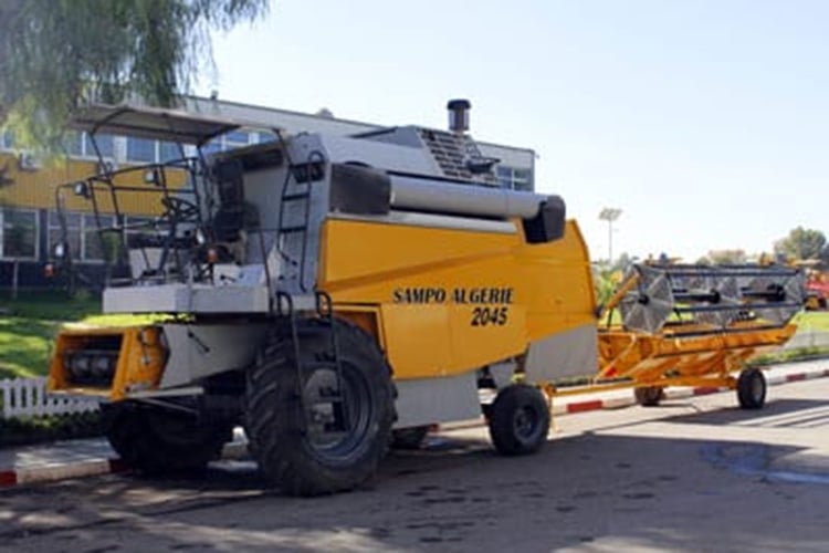 حصّادات بتكنولوجيا فنلندية وأياد جزائرية للمشاريع الفلاحية الكبرى بالصحراء