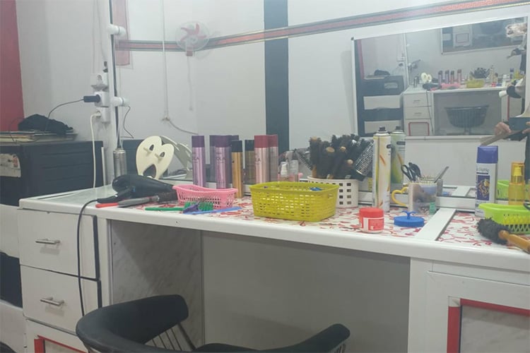 1600 مخالفة بقاعات التجميل والعناية الجسدية والحلاقة