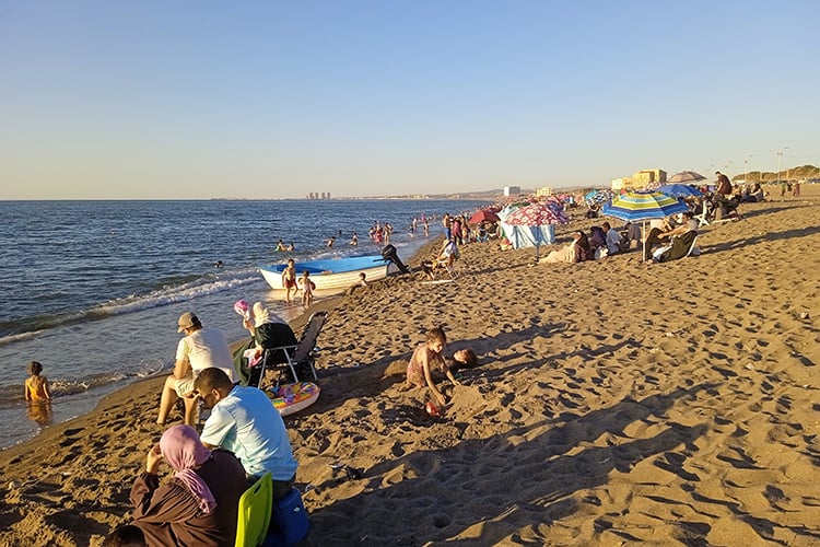 حرارة استثنائية وإنزال على الشواطئ