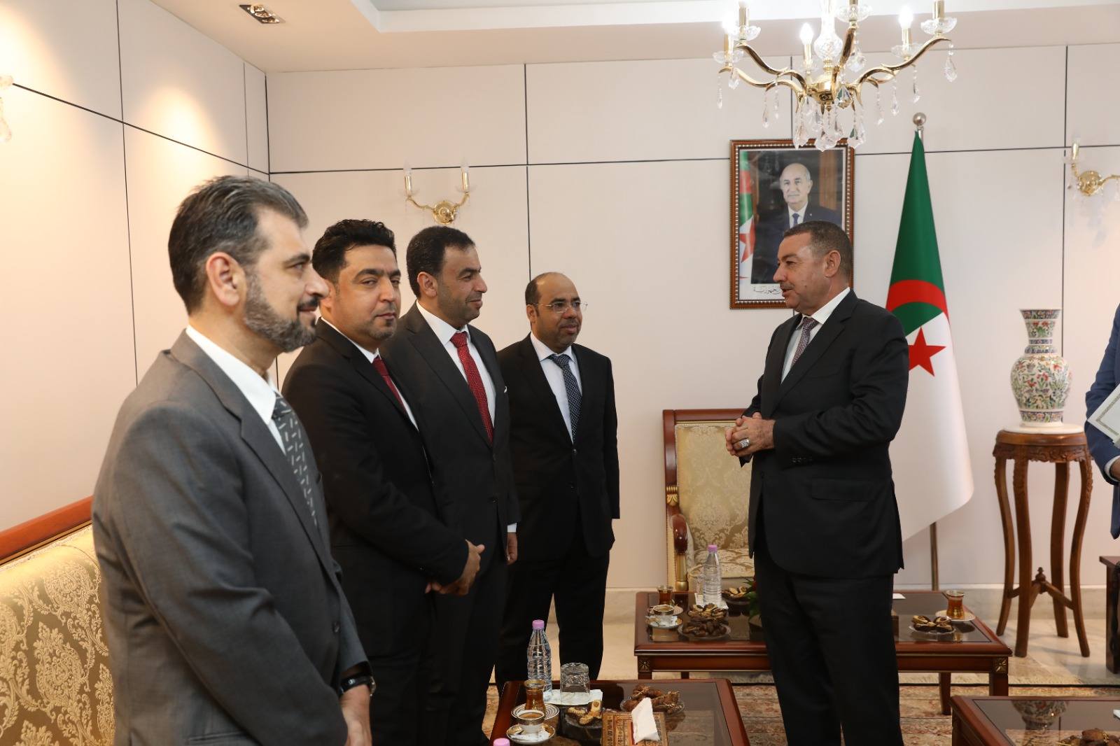 مباحثات جزائرية-عمانية لتعزيز التعاون الثنائي في النقل والخدمات اللوجستية