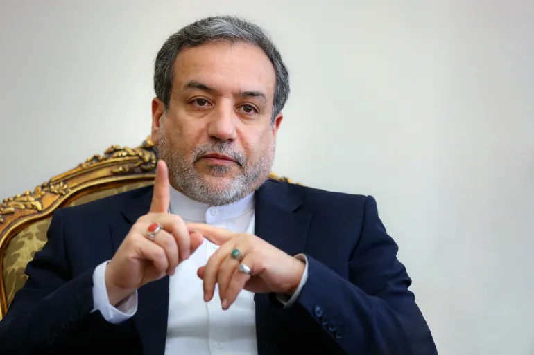عراقجي: إيران سترُد وعلى أمريكا تحمل مسؤولية التصعيد