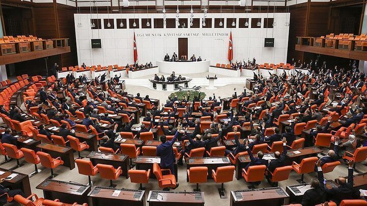 مجلس الشيوخ الباكستاني يقر بالإجماع على مشروع قرار لدعم إيران