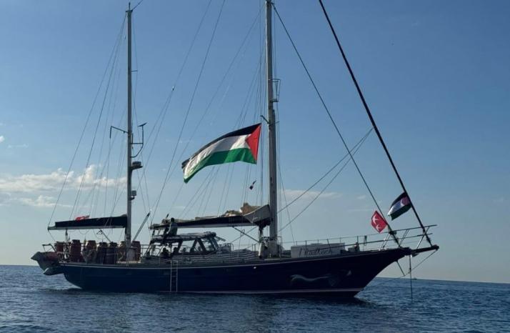 سفينة “أسطول الحرية” تقترب من شواطئ غزة