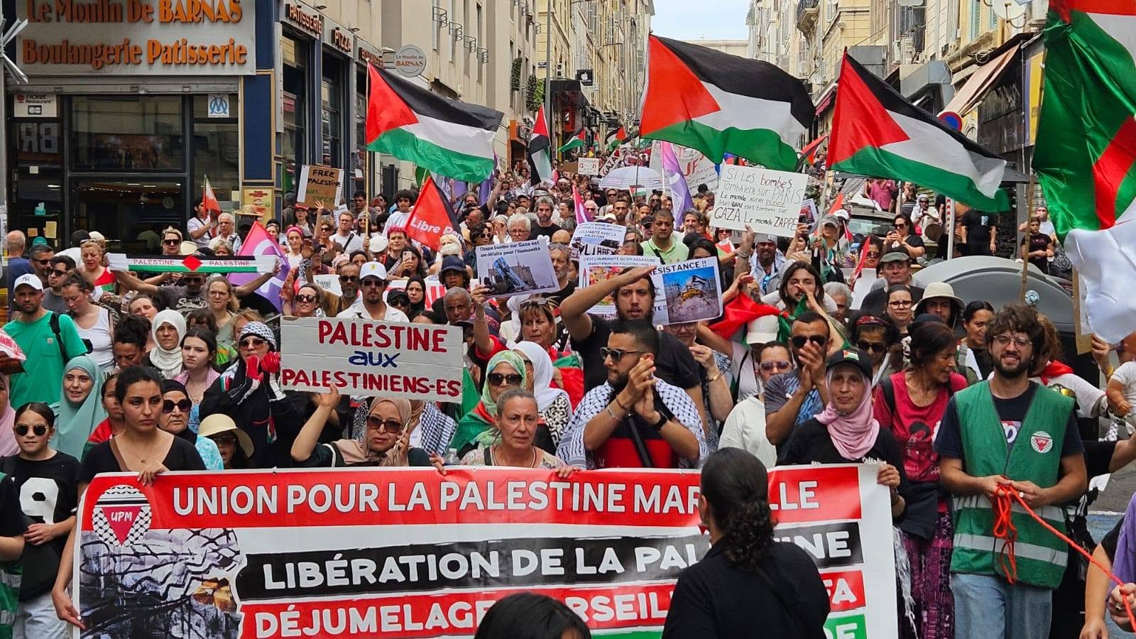 “أول ما تعلمته بالعربية: قصف واحتلال”… مسيرة مرسيليا من أجل فلسطين