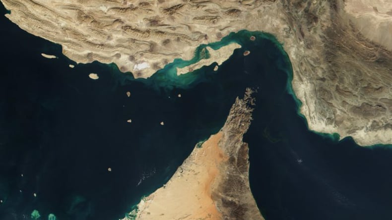 تعرف على “مضيق هرمز” الذي هددت إيران بإغلاقه