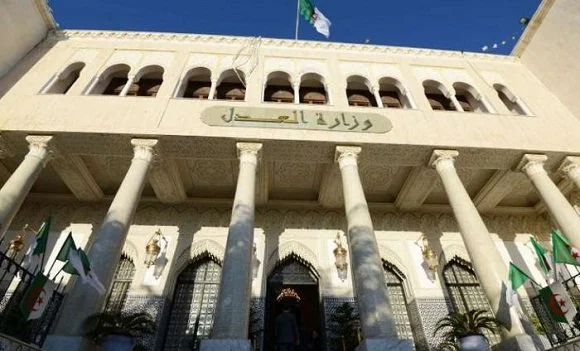 إحالة ملف محاولة الانتحار أمام مقر وزارة العدل إلى قسم مكافحة الإرهاب والجريمة المنظمة