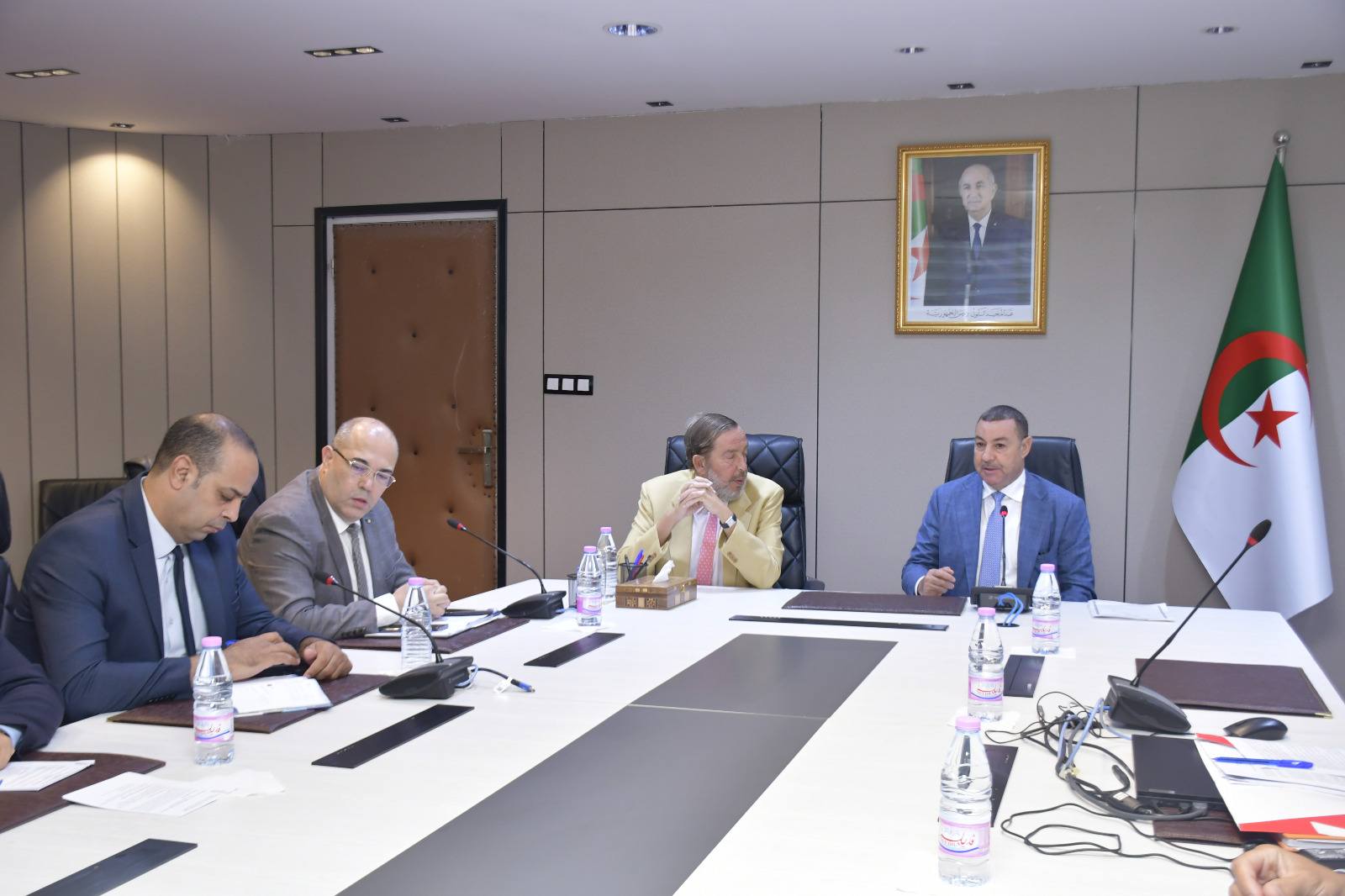 وزير النقل يبحث مع السفير الإسباني استكمال مشروع تطوير المجال الجوي