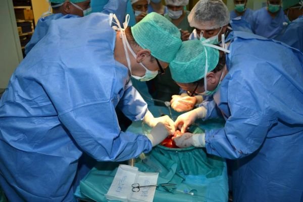 فريق طبي موريتاني يشارك في عمليات زرع كلى بالجزائر